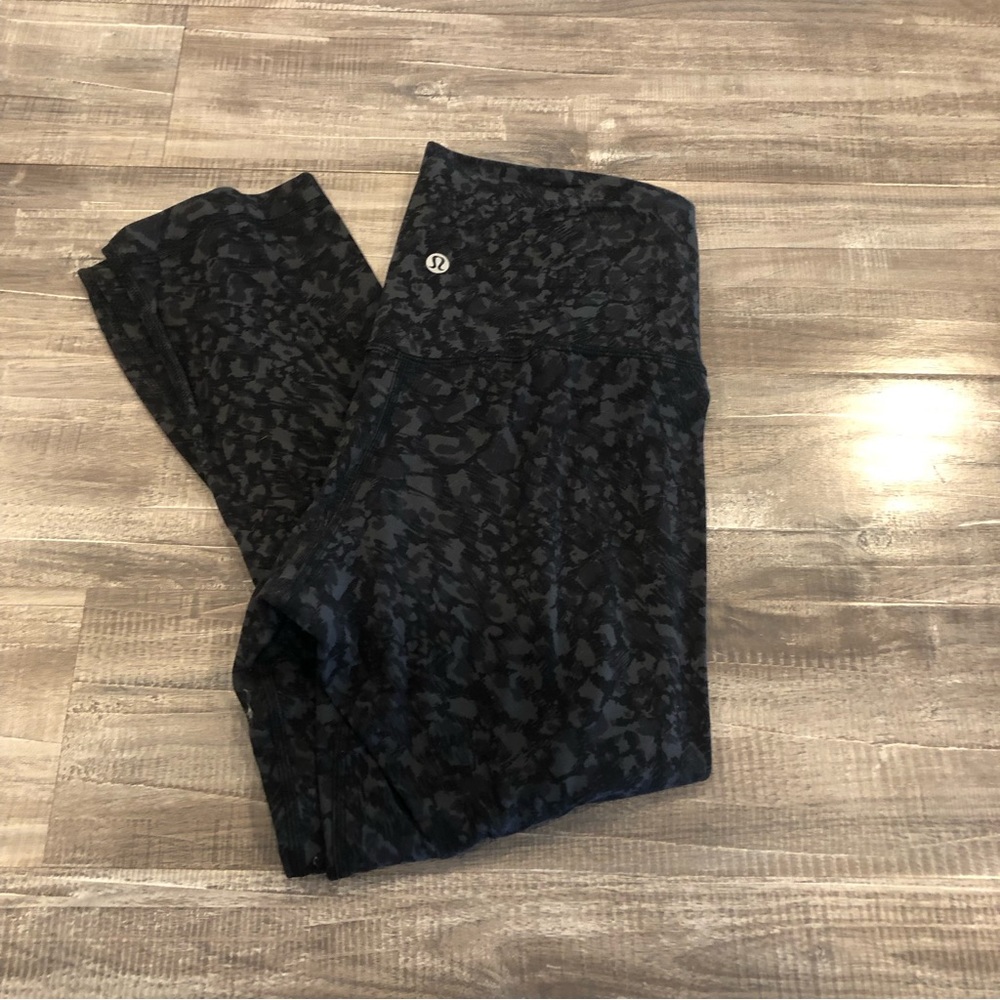 Grey and  black lulu lemons